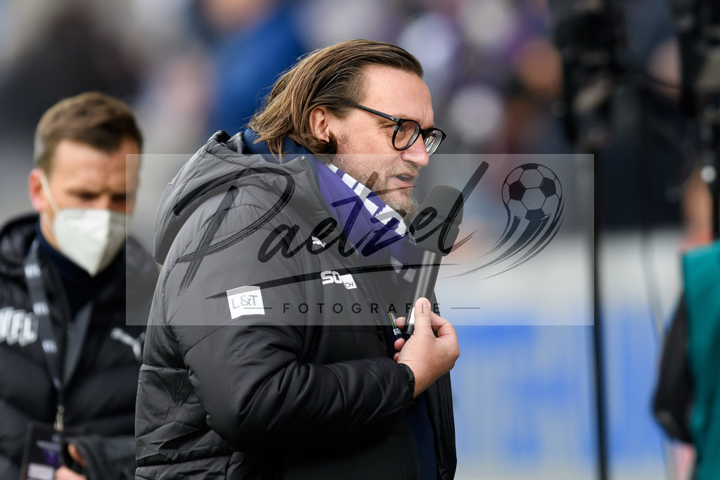 OSNTSV20211106_086 | Fussball, Herren: Geschaeftsfuehrer Michael Welling (VfL Osnabrueck) im Interview bei dem Spiel der 3. Liga zwischen VfL Osnabrueck und TSV 1860 Muenchen im Stadion an der Bremer Bruecke am 06.11.2021 in Osnanbrueck, Deutschland.DFB / DFL REGULATIONS PROHIBIT ANY USE OF PHOTOGRAPHS AS IMAGE SEQUENCES AND/OR QUASI-VIDEO. - Realisiert mit Pictrs.com