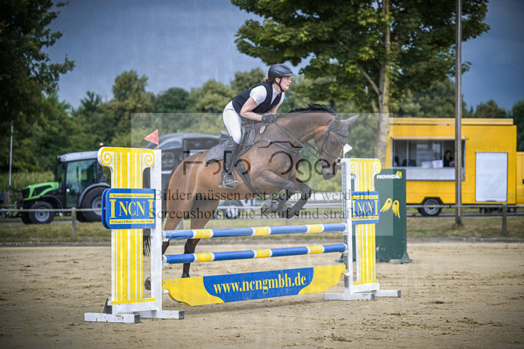 DOS_0720 | Entdecke hochwertige Reitturnierfotos von Foto Oger. Professionell, emotional und authentisch – jetzt Lieblingsmomente im Shop bestellen.Deutschlandweite Turnierfotografie. - Realisiert mit Pictrs.com