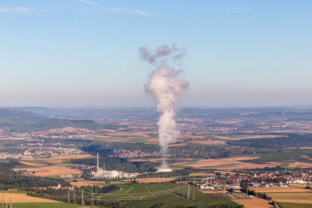 Luftbild: Reaktorblöcke, Kühlturmbauwerke und Anlagen des AKW - KKW Atomkraftwerk - Kernkraftwerk GKN Neckarwestheim in Neckarwestheim in Gemmrigheim im Bundesland Baden-Württemberg in Deutschland. Foto: IMG_093776.jpg vom 23.08.2016 durch Werner Riehm/FLY-FOTO.de