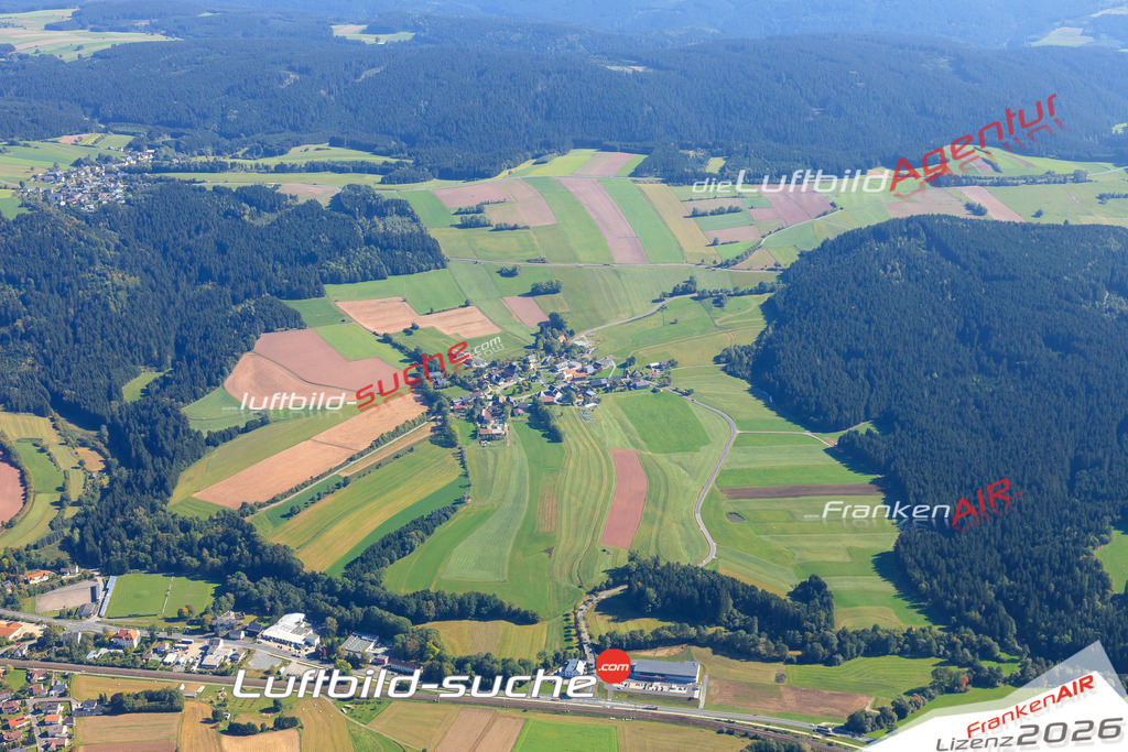 Die Luftaufnahme Rothenkirchen - Pressig wurde vom UL-Flugzeug (keine Drohne) aus fotografiert.Hohe Druck- Auflösung-die Geschenkidee!