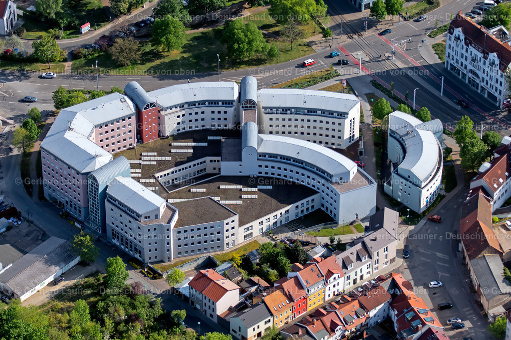 4025922 | ERFURT 06.05.2020 Bürogebäudekomplex des Verwaltungs- und Geschäftshauses zwischen Johannesstraße und Wallstraße im Ortsteil Altstadt in Erfurt im Bundesland Thüringen, Deutschland. // Office building zwischen Johannesstrasse and Wallstrasse in the district Altstadt in Erfurt in the state Thuringia, Germany. Foto: Gerhard Launer
