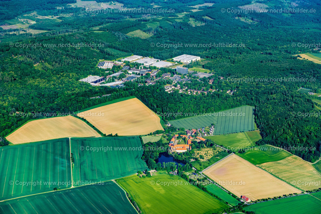 Hildesheim_Koster_Marienrode_ELS_4169050623 | HILDESHEIM 05.06.2023 Gebäudekomplex des ehemaligen Klosters " Marienrode " an der Straße Auf dem Gutshof in Hildesheim im Bundesland Niedersachsen, Deutschland. // Building complex of the former monastery " Marienrode " on street Auf dem Gutshof in Hildesheim in the state Lower Saxony, Germany. Foto: Martin Elsen