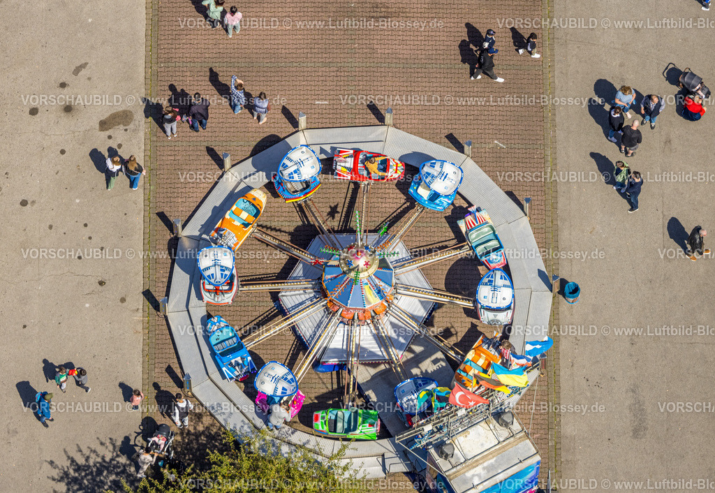 Hattingen230406831 | Luftbild, Frühjahrskirmes mit Karussell auf dem Rathausplatz, Hattingen, Ruhrgebiet, Nordrhein-Westfalen, Deutschland