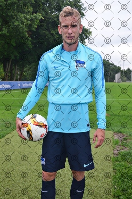 RGE_4852 | Fabian Lustenberger spielte von 2007 bis 2019 insgesamt zwölf Jahre für Hertha BSC. Er absolvierte 307 Pflichtspiele für die Berliner. Fotograf. Ralf Gebhardt - Realisiert mit Pictrs.com