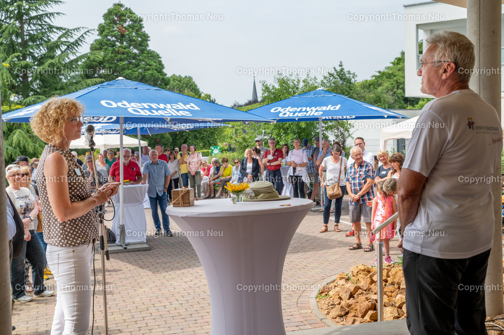 DSC_8702 | Zieleinlauf des Hospizlaufes mit  Gunter Lutzi hier mit der Vorsitzenden Claudia Bayer, zugleich Unterstützer-Fest (statt Sommerfest) des Hospizes - bitte etwas Zeit mitbringen , 
,, Bild: Thomas Neu
