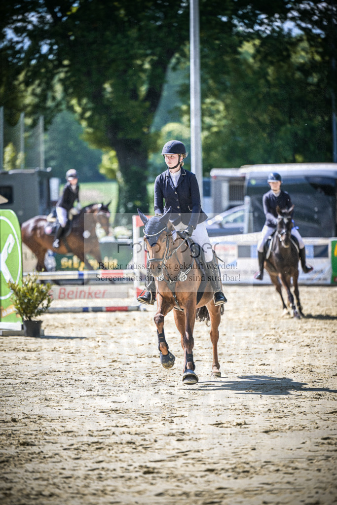 DOS_1652 | Entdecke hochwertige Reitturnierfotos von Foto Oger. Professionell, emotional und authentisch – jetzt Lieblingsmomente im Shop bestellen.Deutschlandweite Turnierfotografie. - Realisiert mit Pictrs.com