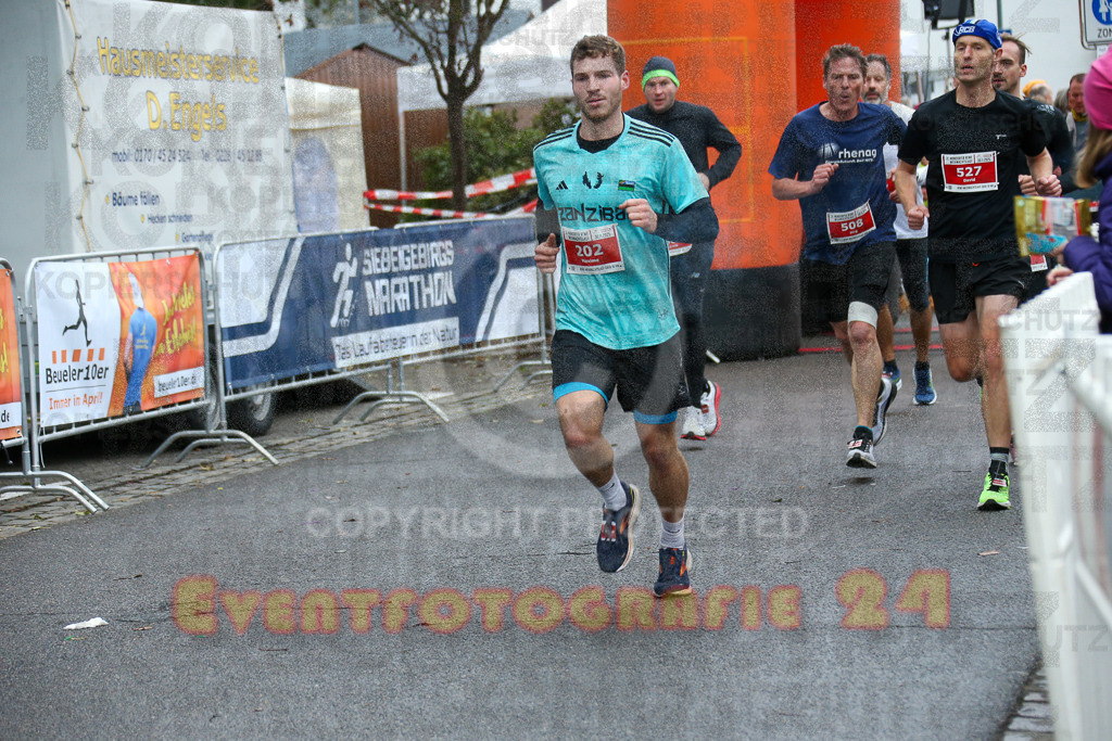 251130_1141_EX1_8240 | Sportfotografie im Rhein-Sieg Kreis, Köln, Bonn, NRW, Rheinland Pfalz, Hessen, etc. Unser Tätigkeitsfeld umfasst den Laufsport vom Volkslauf über den Marathon, Duathlon, Triathon bis zum Ultralauf wie Kölnpfad Ultra oder Schindertrail.
