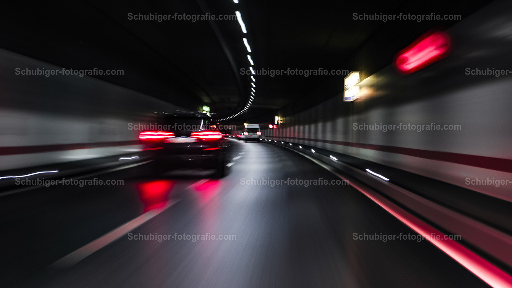 Tunnel | Tunnel mit Auto - Realisiert mit Pictrs.com