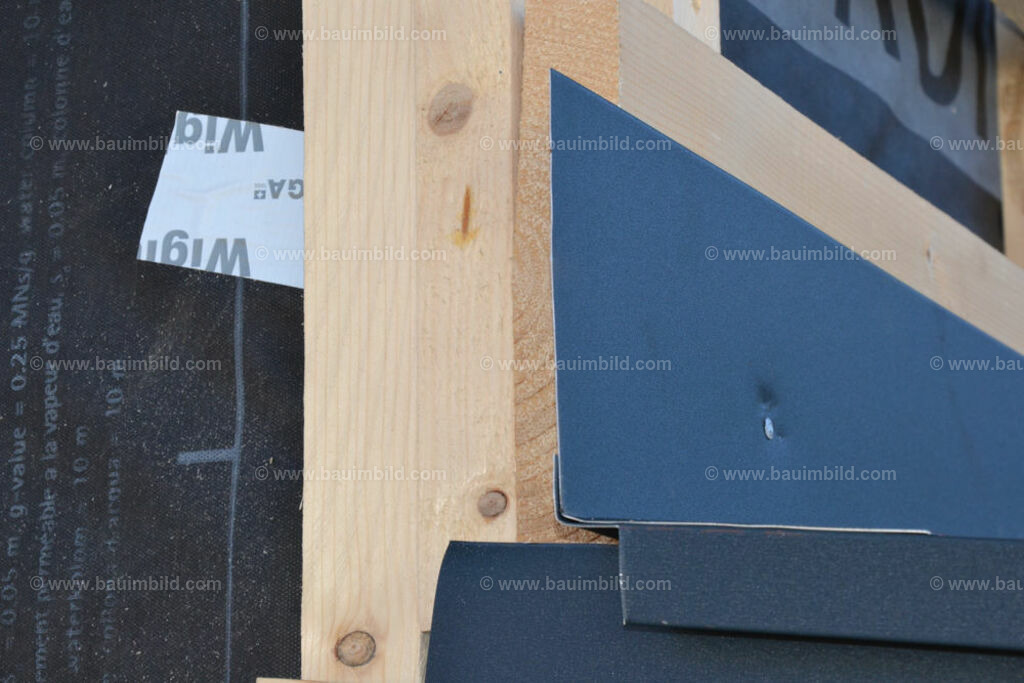 bib-lg11-spenglerarbeiten-0186 | Nach LV-Leistungsgruppen sortierte Detailfotos über den Bau eines Hauses. Alle Hausbau-Bilder direkt vom Urheber und Autor der Website Haus-Selber-Bauen.com