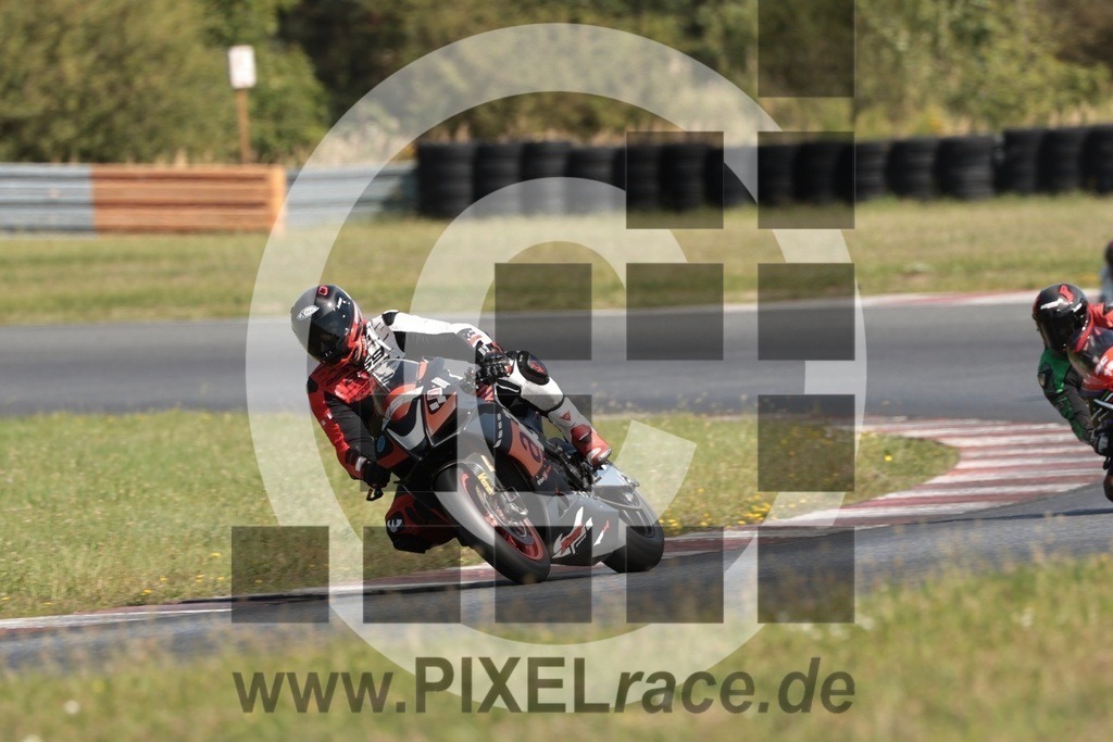 0259-PXR59962 | Schöne Erinnerungen an spannende Momente - das festzuhalten ist unser Job. PIXELrace.de ist seit 2003 auf den Rennstrecken Europas unterwegs um die Action draußen beim Fahren und die wunderbare Stimmung imm Fahrerlager für euch einzufangen.