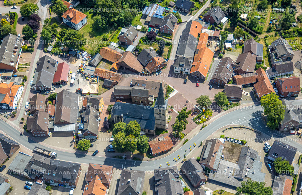 Hamminkeln220703743 | Luftbild, Ortszentrum mit evang. Kirche An der Issel, Brünen, Hamminkeln, Niederrhein, Nordrhein-Westfalen, Deutschland