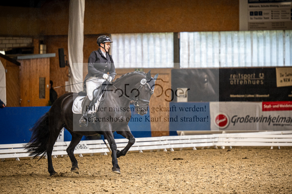 DOS_1941 | Entdecke hochwertige Reitturnierfotos von Foto Oger. Professionell, emotional und authentisch – jetzt Lieblingsmomente im Shop bestellen.Deutschlandweite Turnierfotografie. - Realisiert mit Pictrs.com