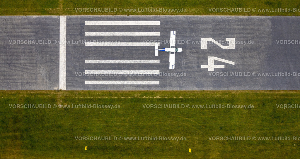 Hamm220602395 | Luftbild, Flugplatz Hamm-Lippewiesen, Start- und Landebahn und Flugzeug, Heessen, Hamm, Ruhrgebiet, Nordrhein-Westfalen, Deutschland