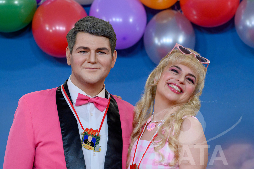 _DWA1773 | Politikerin Katharina Schulze (Grüne) mit ihrem Stellvertreter Johannes Becher (links) bei der TV-Sendung Fastnacht in Franken 2024. Veitshöchheim, 02.02.2024 Bayern Deutschland - Realisiert mit Pictrs.com