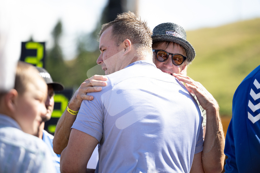 Rigi2025_2696 | Die Schwinger des Schwyzer Kantonalen Schwingerverbandes: Fotos, die Dynamik und Leidenschaft festhalten, sowie emotionale Momente aus dem traditionellen Schwingsport zeigen. - Realisiert mit Pictrs.com