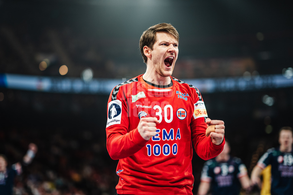 Handball | Herren | EHF EURO 2024 | European Championshop Men 2024 Final Tournament | Norwegen vs. Schweden | 23.01.2024 | Torbjorn Sittrup Bergerud (#30, Norwegen, NOR) jubelt nach einem gehaltenen Siebenmeter