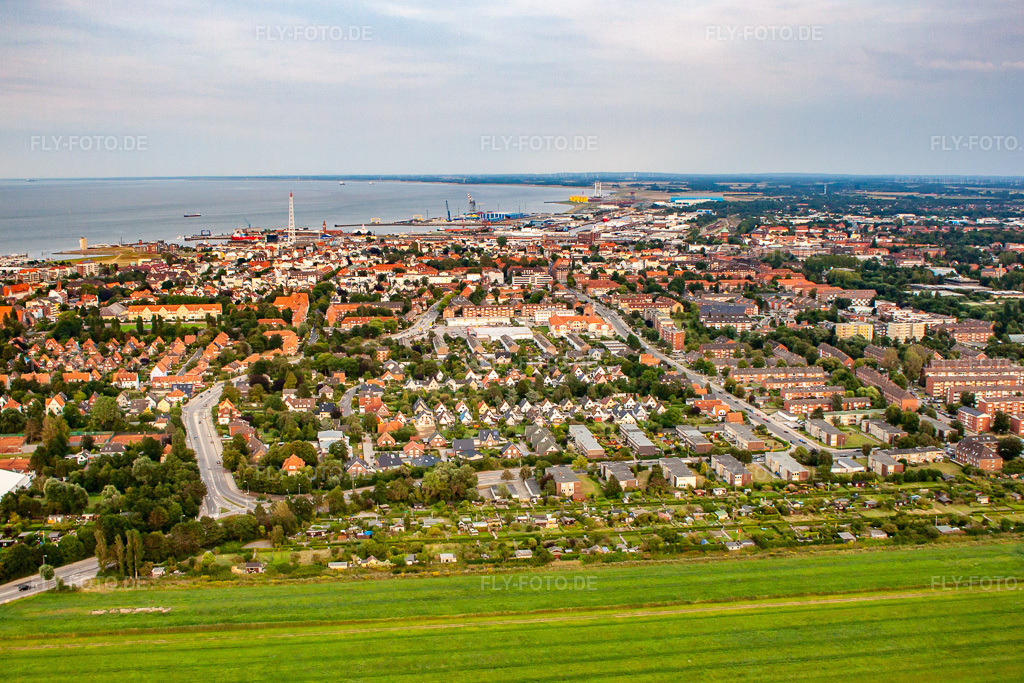 Luftbild: Feldweg und Haydnstr im Ortsteil Döse in Cuxhaven im Bundesland Niedersachsen in Deutschland. Foto: IMG_70505.jpg vom 06.08.2014 durch Werner Riehm/FLY-FOTO.de