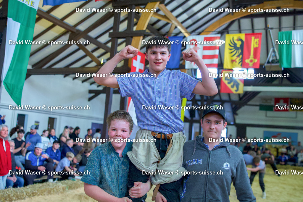 Schlussgang 2013-2014  Berthoud Evan (2013) Overney J_r_me (2013) Aigle  F_te de Lutte Suisse en Halle Aiglonne le 21.03.26 www.sports-suisse.ch (13)-1 | Schlussgang 2013-2014  Berthoud Evan (2013) Overney Jérôme (2013) Aigle  Fête de Lutte Suisse en Halle Aiglonne le 21.03.26 www.sports-suisse.ch
