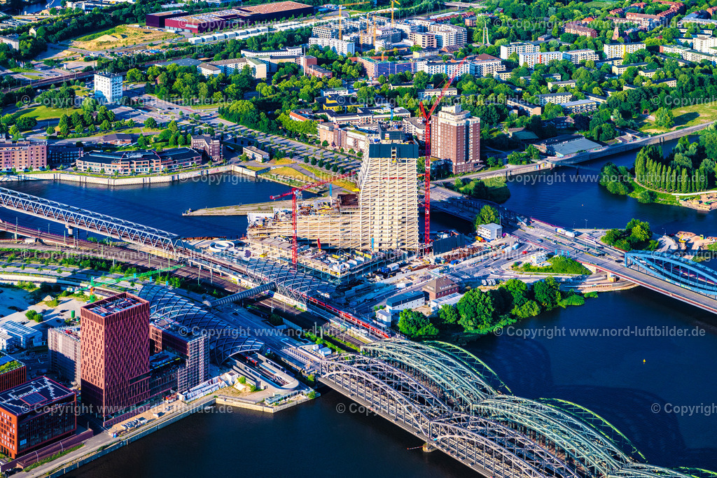 Hamburg_Baakenhafen_Elbtower_Elbbrücken_Hafencity_ELS_8479160625 | HAMBURG 20.06.2025 Baustelle zum Neubau des Hochhaus- Gebäudekomplexes " Elbtower " an der Zweibrückenstraße zwischen Oberhafenkanal und Norderelbe im Ortsteil HafenCity in Hamburg, Deutschland. Weiterführende Informationen bei: Adolf Lupp GmbH + Co KG,  Akustik-Ingenieurbüro Moll GmbH,  BTB Betontechnik GmbH,  David Chipperfield Architects - Gesellschaft von Architekten mbH,  Ed. Züblin AG,  Implenia AG,  LV Baumanagement AG,  NOBU HOTELS CORPORATE OFFICE,  SIGNA HOLDING GMBH. // Construction site for new high-rise building complex " Elbtower " on Zweibrueckenstrasse between Oberhafenkanal and Norderelbe in the district HafenCity in Hamburg, Germany. Further information at: Adolf Lupp GmbH + Co KG,  Akustik-Ingenieurbuero Moll GmbH,  BTB Betontechnik GmbH,  David Chipperfield Architects - Gesellschaft von Architekten mbH,  Ed. Zueblin AG,  Implenia AG,  LV Baumanagement AG,  NOBU HOTELS CORPORATE OFFICE,  SIGNA HOLDING GMBH. Foto: Martin Elsen