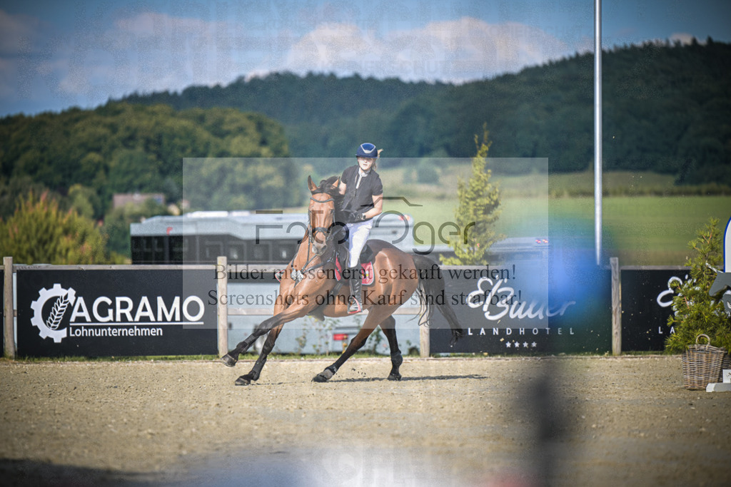 DOS_2532 | Entdecke hochwertige Reitturnierfotos von Foto Oger. Professionell, emotional und authentisch – jetzt Lieblingsmomente im Shop bestellen.Deutschlandweite Turnierfotografie. - Realisiert mit Pictrs.com