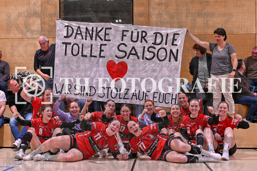 GER, SG Maulburg/Steinen - HB Kinzigtal, Handball, Suedbadenliga, 22. Spieltag, Saison 2023/2024, 27.04.2024 | Saisonabschlussfoto nach Spielende. SGMS F 

GER, SG Maulburg/Steinen - HB Kinzigtal, Handball, Suedbadenliga, 22. Spieltag, Saison 2023/2024, 27.04.2024

Foto: TH Fotografie/Thomas Hess