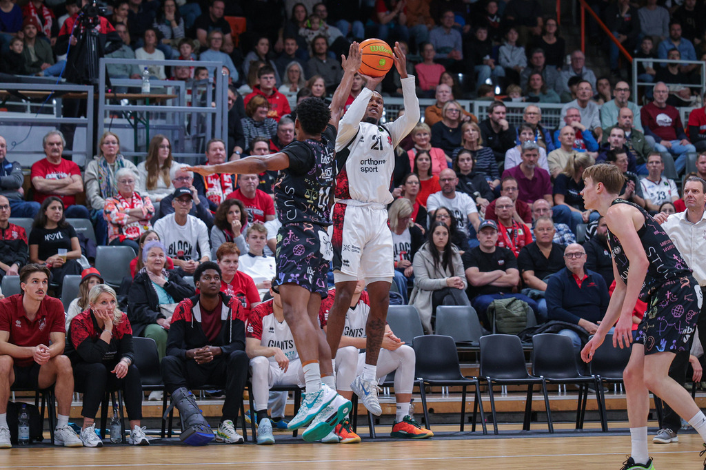 Pro A BAYER GIANTS vs Uni Baskets Münster-56 | Fotos von Basketballspielen aus dem Raum NRW fotografiert von Gero Mueller-Laschet und Daniel Schaefer - Realisiert mit Pictrs.com