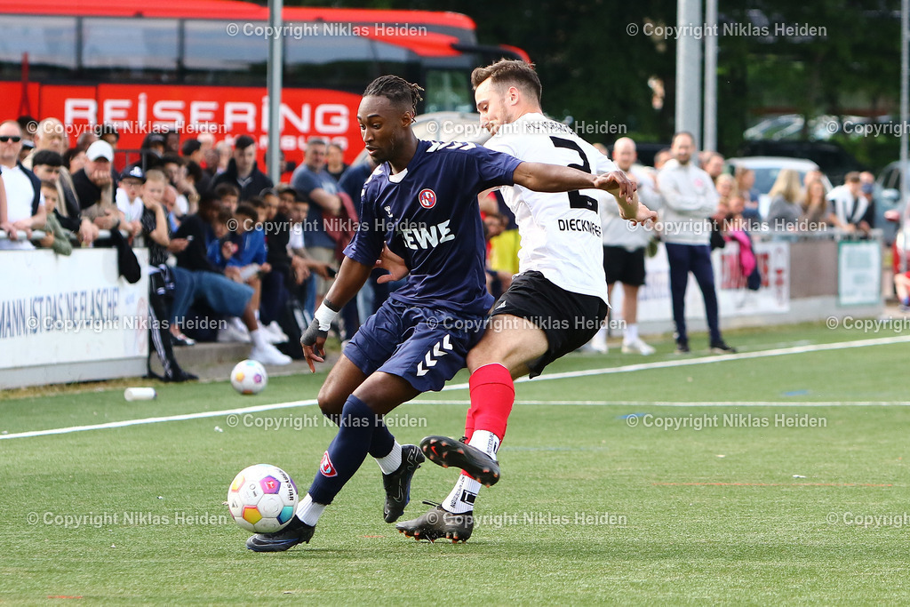 NH_FCEintrachtNorderstedtU23_FCVoranOhe_OberligaAufstiegsrunde_25052024 | #9 Jeremy Francios Moctar Debuc (FC Eintracht Norderstedt U23), #2 Marcel Dieckmeyer (FC Voran Ohe)

Fußball I Herren I Aufstiegsrunde Oberliga Hamburg I Saison 2023-2024 I Rückspiel I FC Eintracht Norderstedt U23 - FC Voran Ohe I 25.05.2024 I Sportplatz Garstedt