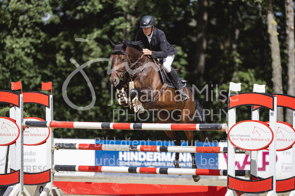 230826_Delbrueck_Youngster-M-554 | Deine schönsten Turniermomente als professionelle Fotos! Entdecke hochwertige Pferdesport-Fotografie im Online-Shop. Jetzt Fotos finden & bestellen!