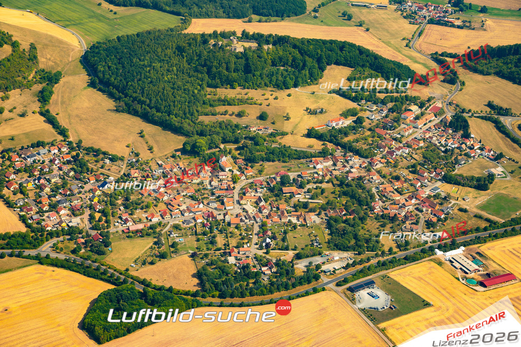 Die Luftaufnahme Henneburg - Meiningen wurde 2022 vom Flugzeug aus (keine Drohne) erstellt. Hohe Auflösung -für große Poster und Wandbilder geeignet - Garantiert!