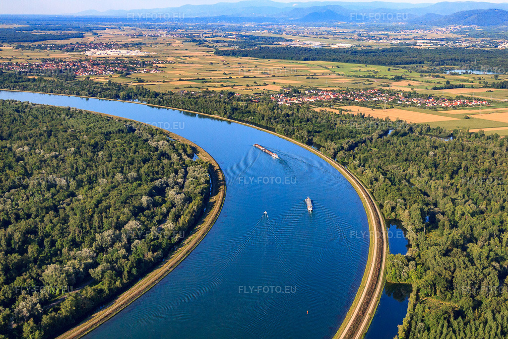 Vue aérienne: Rhin vu de l'ouest à Rhinau dans le département Bas Rhin, France – .Photo: IMG_59475.jpg prise le 16/08/2013 par Werner Riehm/FLY-FOTO.eu – Résolution de l'original: 4752 x 3168 px