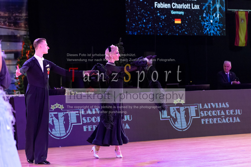 20241215_WDSF_Int_Open_Std-Riga-9761 | Tanzsportbilder, Standardtanz, Lateintanz, WDSF, DTV, LTVB, dancecomp, goc, hessen tanzt, blaues band der spree, walzer, tango, wiener walzer, slowfox, quickstepp, samba, rumba, cha-cha-cha, paso doble. jive, hd-kroft photography, turniertanzsport