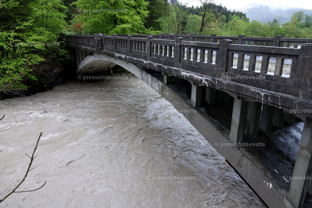 welltvi-Ulrichsbruecken-B179-Pinswang-Hochwasser-21052019-DSD01426 | Info aus dem Bezirk Reutte/Ausserfern Tirol sowie eine umfangreiche Bilddatenbank über die gesamte Region: Lechtal, Talkessel Reutte, Tannheimertal, Zwischentoren. Lech, Plansee, Zugspitze, Grenztunnel, B179, Fernpassstraße, Verkehr, Lawinen, Tradition, - Realisiert mit Pictrs.com
