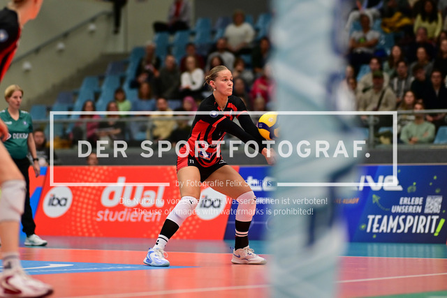 Volleyball I Frauen I Saison 2025-2026 I Bundesliga I 5. Spieltag I ETV Hamburger Volksbank Volleys - Dresdner SC I 09138 | Svea Frobel (11, ETV Hamburger Volksbank Volleys) - Realisiert mit Pictrs.com