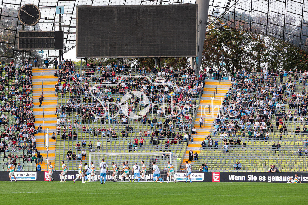 FC Bayern Muenchen - TSV 1860 Muenchen | Die gut gefuellte Nordkurve des Muencher Olympiastions / Symbolbild / Olympiastadion Muenchen / München