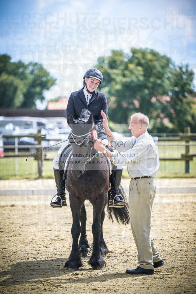 DOS_5621 | Entdecke hochwertige Reitturnierfotos von Foto Oger. Professionell, emotional und authentisch – jetzt Lieblingsmomente im Shop bestellen.Deutschlandweite Turnierfotografie. - Realisiert mit Pictrs.com