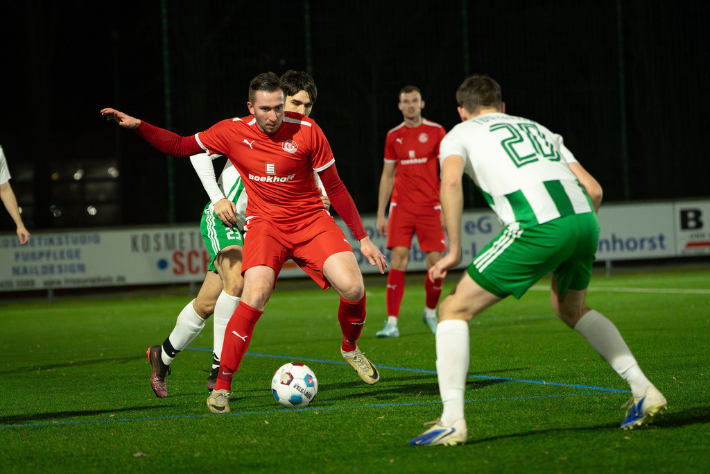 Fußball I Herren I Saison 2025-2026 I Freundschaftsspiel I TSV Grossenkneten - TuS Lutten I 0856 | jns.sportfotos - Realisiert mit Pictrs.com