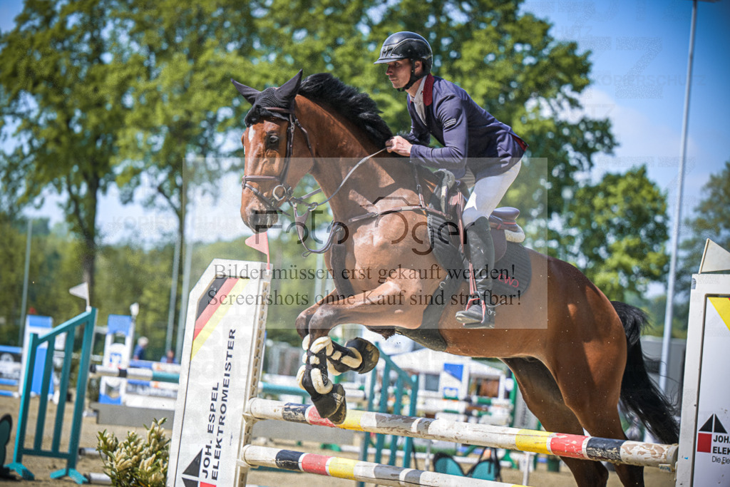 DOS_7885 | Entdecke hochwertige Reitturnierfotos von Foto Oger. Professionell, emotional und authentisch – jetzt Lieblingsmomente im Shop bestellen.Deutschlandweite Turnierfotografie. - Realisiert mit Pictrs.com
