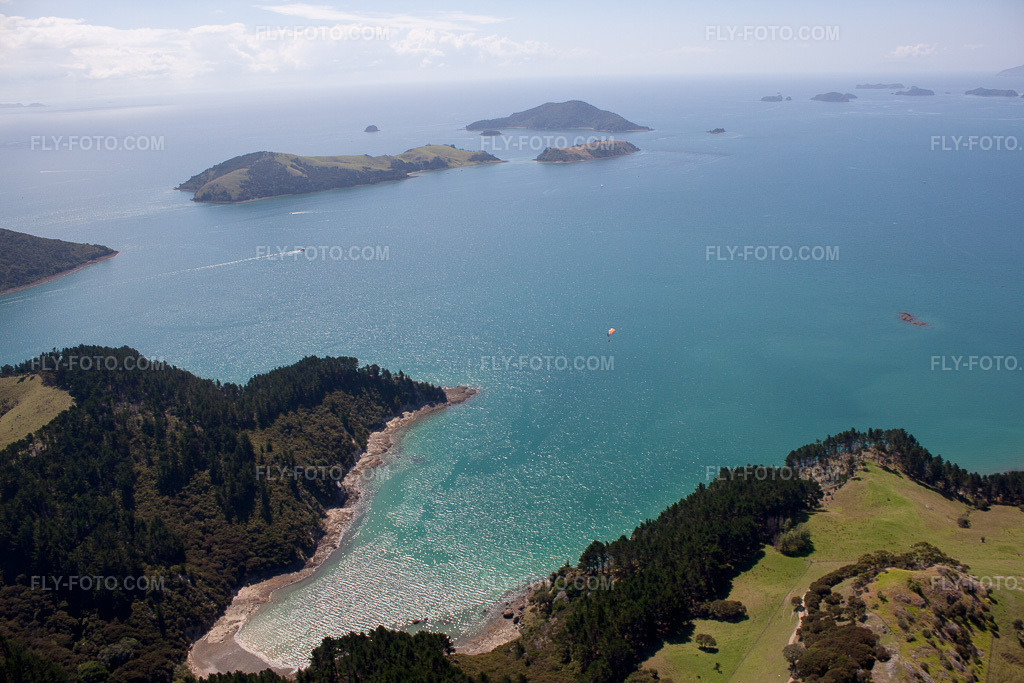 Aerial view: View of the town in Whanganui Island in the state Waikato, New Zealand. – Photo: IMG_55707.jpg taken on 01/12/2013 by Werner Riehm/FLY-FOTO.com – Resolution of the original: 4752 x 3168 px