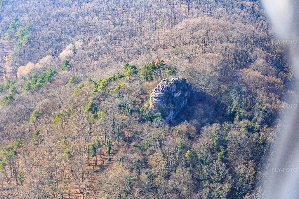Luftbild: Burgruine Neukastel in Leinsweiler im Bundesland Rheinland-Pfalz in Deutschland. Foto: IMG_086457.jpg vom 18.03.2016 durch Werner Riehm/FLY-FOTO.deBurg Neukastel - Infos, Bilder und mehr - Burgenarchiv.de