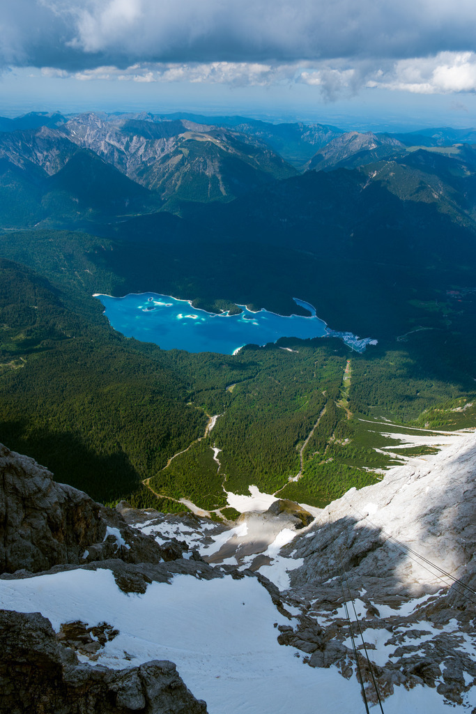 Aussicht von Zugspitze #3 | Tier- & Landschaftsfotografie und Porträtshootings. Entdecke einzigartige Fotokunst als Wandbild, Tasse oder Mauspad – mit Leidenschaft fotografiert - Realisiert mit Pictrs.com