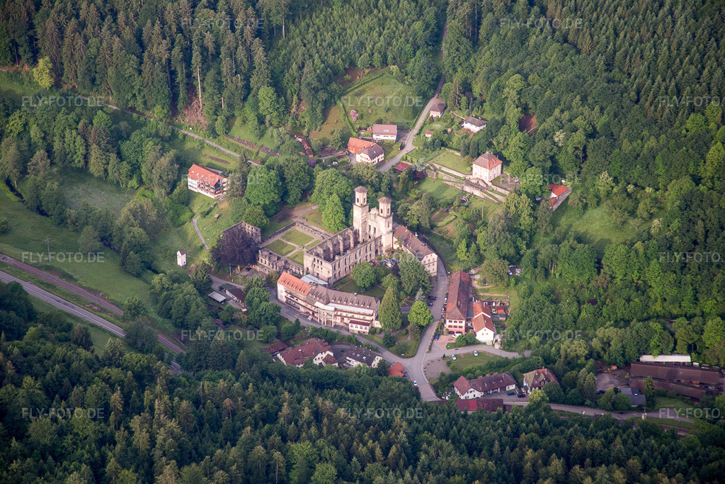 Luftbild: Gebäudekomplex des Klosters Klosterruine im Ortsteil Frauenalb im Ortsteil Schielberg in Marxzell im Bundesland Baden-Württemberg in Deutschland. Foto: IMG_079732.jpg vom 31.05.2015 durch Werner Riehm/FLY-FOTO.de