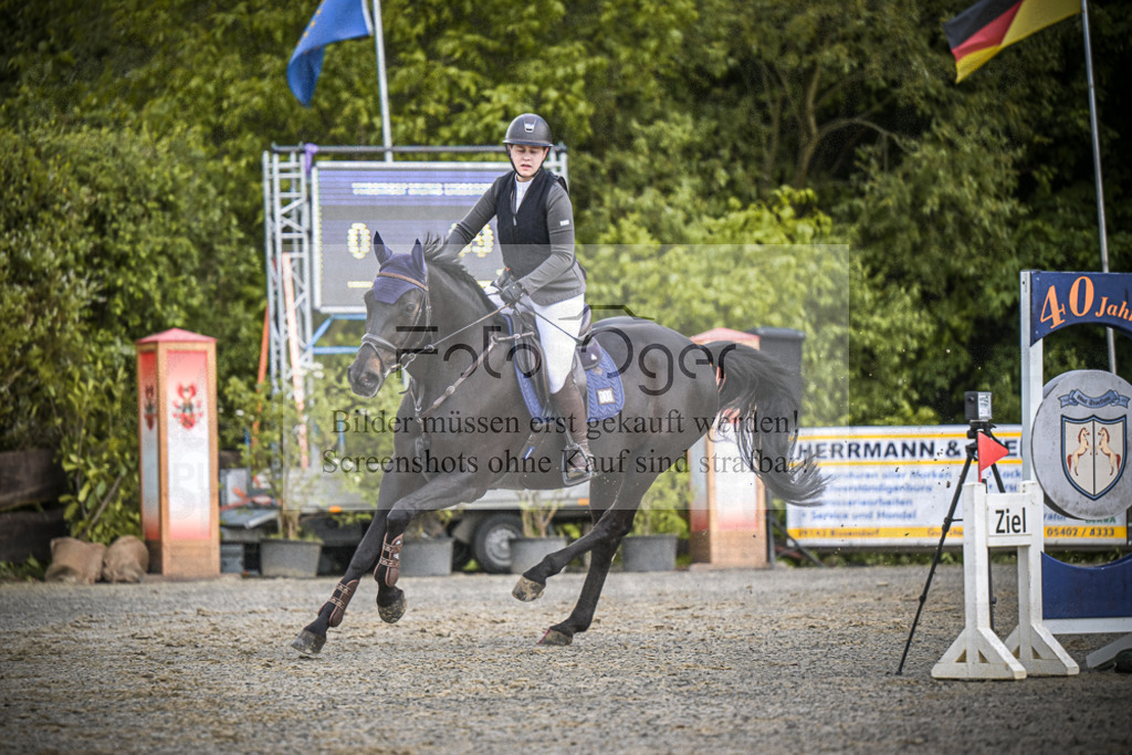 DOS_1959 | Entdecke hochwertige Reitturnierfotos von Foto Oger. Professionell, emotional und authentisch – jetzt Lieblingsmomente im Shop bestellen.Deutschlandweite Turnierfotografie. - Realisiert mit Pictrs.com