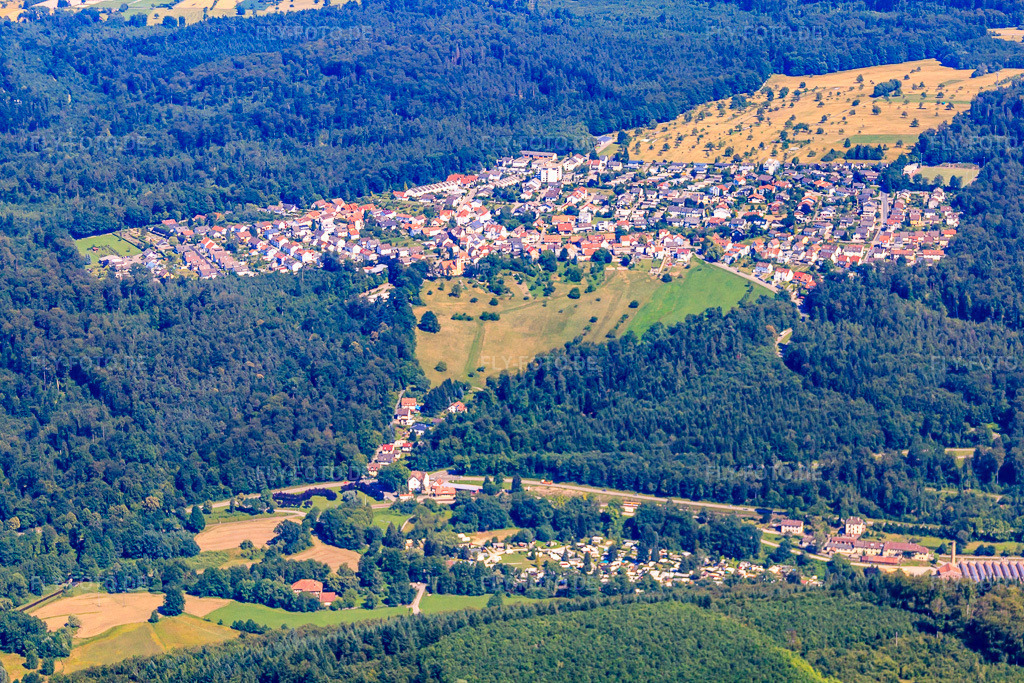 Luftbild: Ortsansicht von Westen im Ortsteil Etzenrot in Waldbronn im Bundesland Baden-Württemberg in Deutschland. Foto: IMG_42070.jpg vom 27.06.2011 durch Werner Riehm/FLY-FOTO.deAuflösung des Originals: 4752 x 3168 px