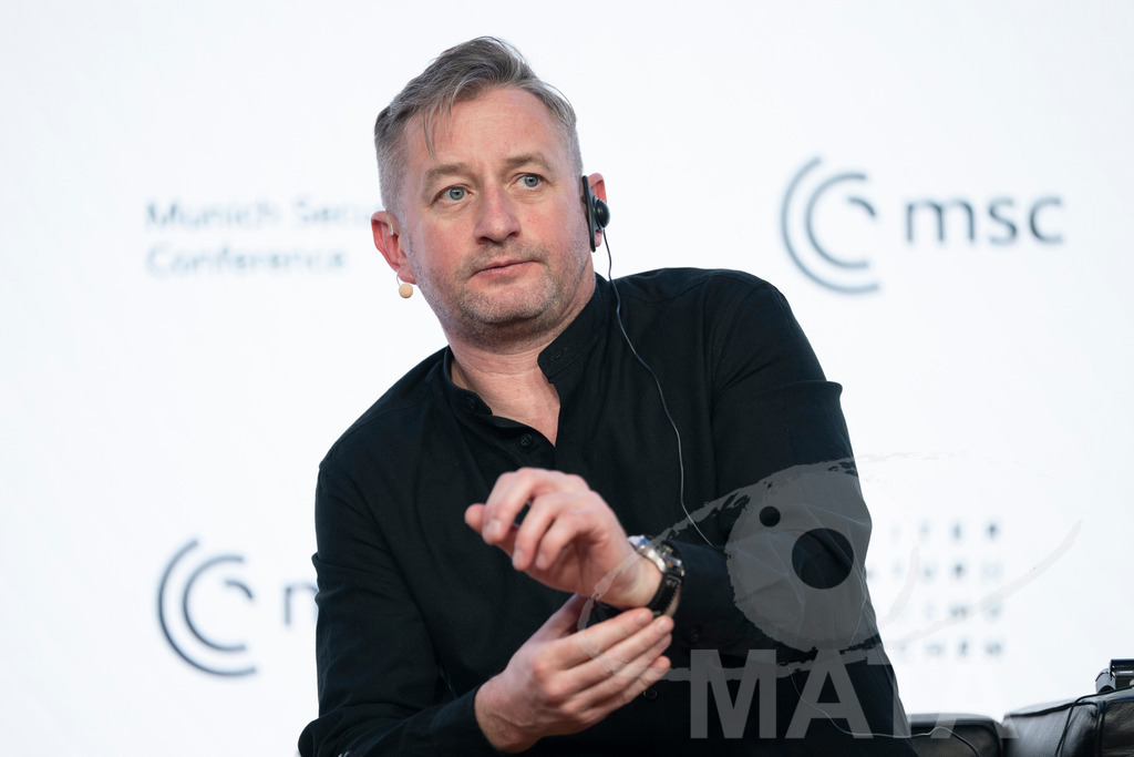 _DWA2949 | Die MSC Security and Literature Series der Münchner Sicherheitskonferenz wird von der ZEIT mitveranstaltet und vom Literaturhaus München unterstützt. Am Donnerstag, 12. Februar (19-20 Uhr), spricht Autor Serhiy Zhadan aus Charkiw mit Chrystia Freeland, Sonderbeauftragte für den Wiederaufbau der Ukraine und ehemalige stellvertretende Premierministerin Kanadas, über die Zukunft der Ukraine - Realisiert mit Pictrs.com