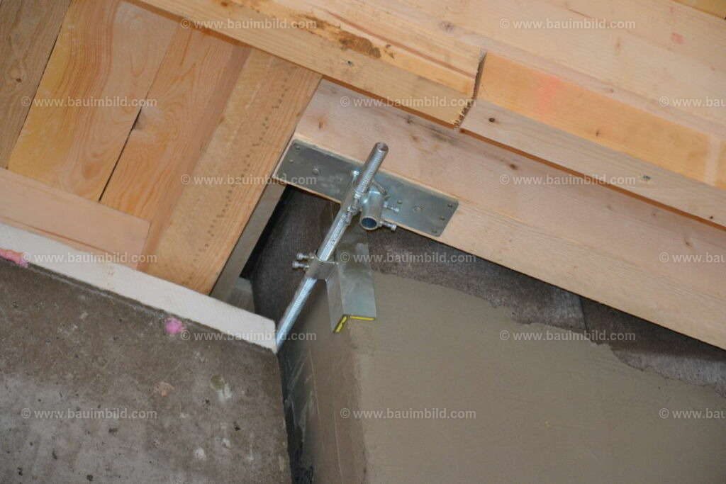 bib-lg08-schornstein-0067 | Nach LV-Leistungsgruppen sortierte Detailfotos über den Bau eines Hauses. Alle Hausbau-Bilder direkt vom Urheber und Autor der Website Haus-Selber-Bauen.com