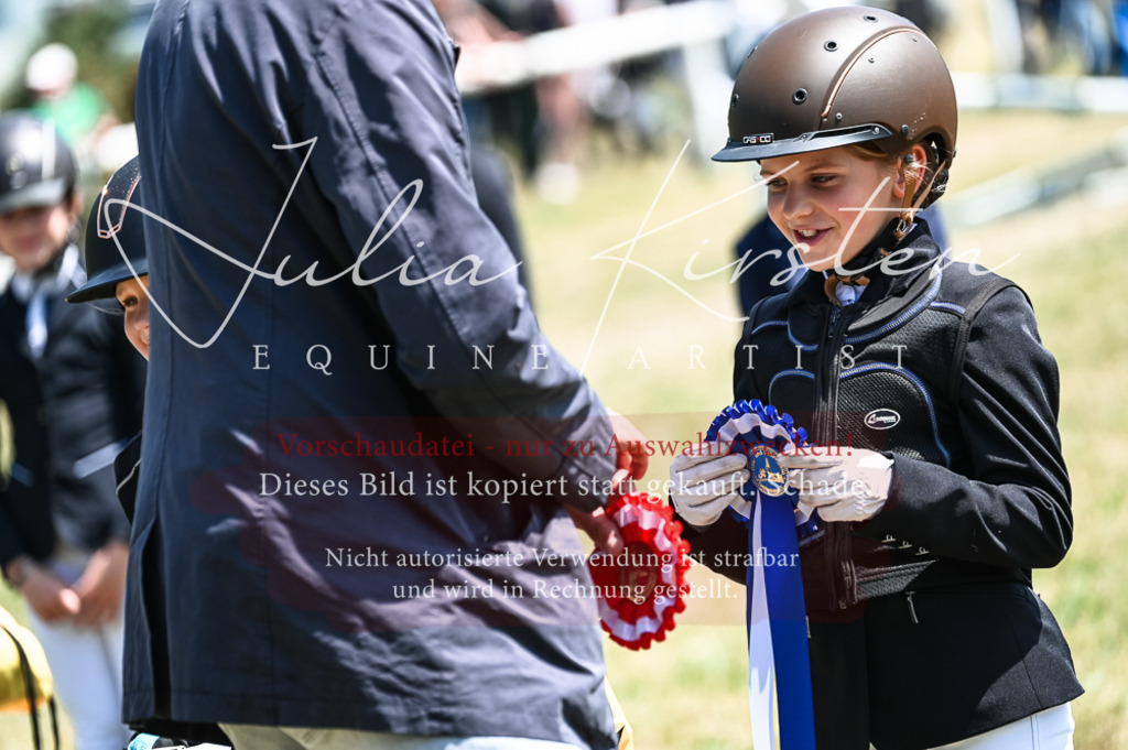 DSC_9932 | Pferde- und Turnierfotografie in Westsachsen. Pferdeportraits, Auftragszeichnungen und intuitive Kunst.