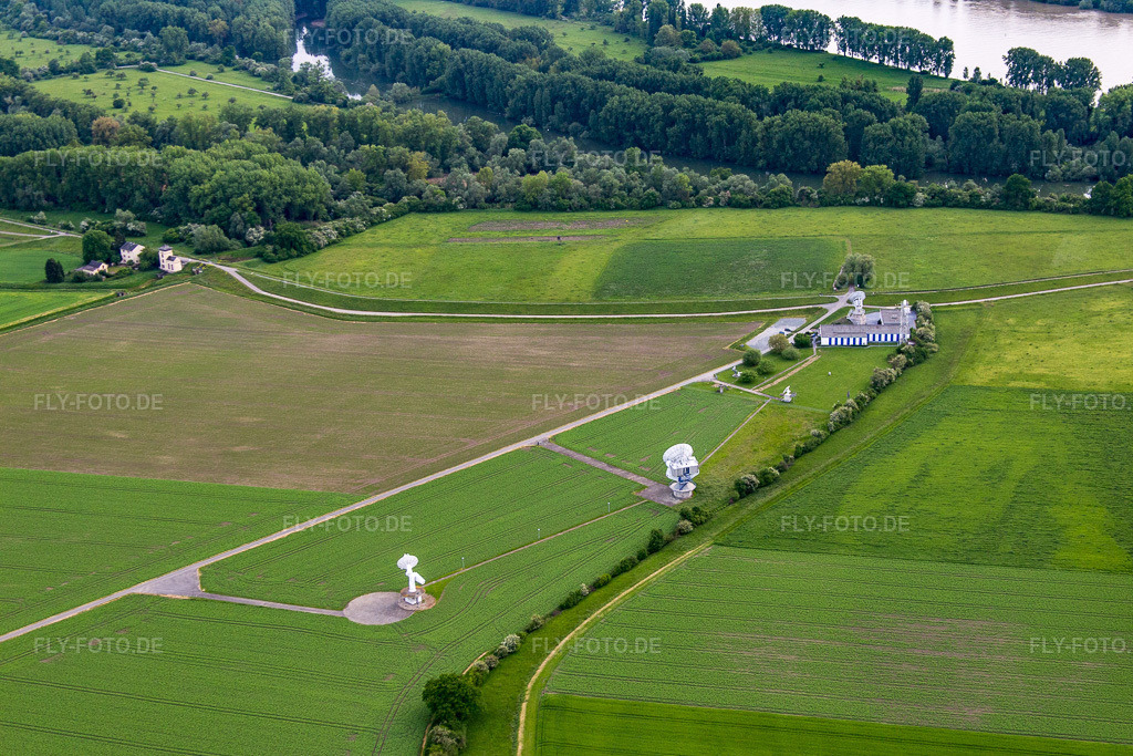 Luftbild: Satelliten-Messstelle Leeheim im Ortsteil Leeheim in Riedstadt im Bundesland Hessen in Deutschland. Foto: IMG_088468.jpg vom 17.05.2016 durch Werner Riehm/FLY-FOTO.de