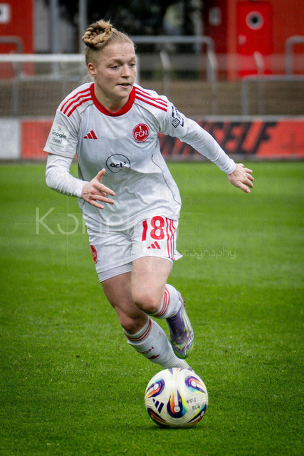 Frauen Fußball-Bundesliga; Bayer 04 Leverkusen - 1. FC Nürnberg, 31.01.2026 | Franziska Mai (1. FC Nürnberg, 18); Bayer 04 Leverkusen - 1. FC Nürnberg an Spieltag 16 der Google Pixel Frauen-Bundesliga am 31.01.2026 im Ulrich-Haberland-Stadion in Leverkusen (Nordrhein-Westfalen). DFL REGULATIONS PROHIBIT ANY USE OF PHOTOGRAPHS AS IMAGE SEQUENCES AND/OR QUASI-VIDEO.