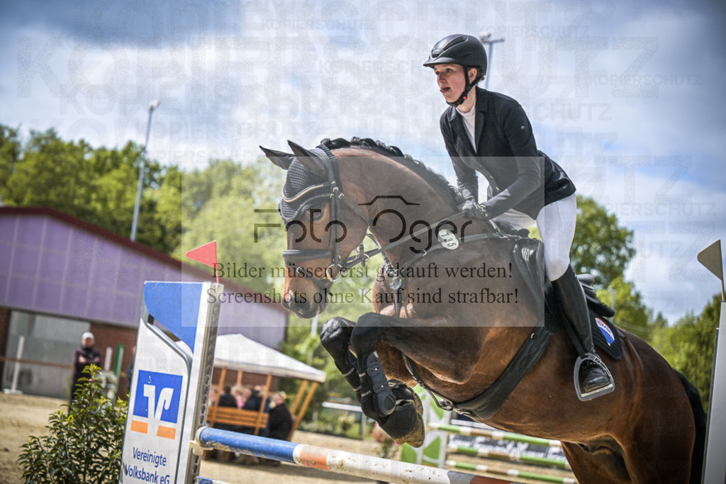 DOS_7805 | Entdecke hochwertige Reitturnierfotos von Foto Oger. Professionell, emotional und authentisch – jetzt Lieblingsmomente im Shop bestellen.Deutschlandweite Turnierfotografie. - Realisiert mit Pictrs.com