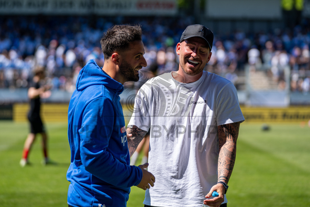 Stuttgarter Kickers vs. SG Sonnenhof Großaspach, Fussball, WFV-Pokal, Finale, 23.05.2026 | Kerem Arslan (Trainer Stuttgarter Kickers) und Pascal Reinhardt (Trainer SG Sonnenhof Großaspach) vor dem Spiel,Stuttgarter Kickers vs. SG Sonnenhof Großaspach, Fussball, WFV-Pokal, Finale, 23.05.2026